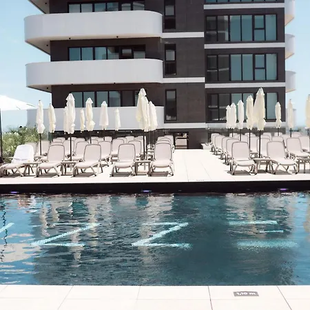 Onyx In Odyssey Spa&pool-parking Mamaia