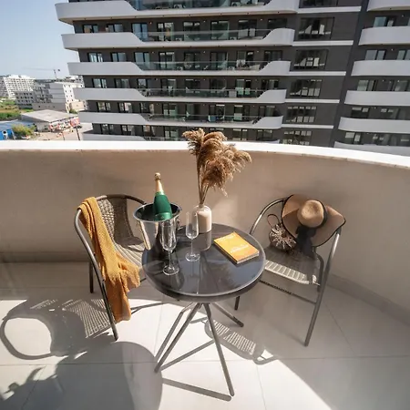 Onyx In Odyssey Spa&pool-parking